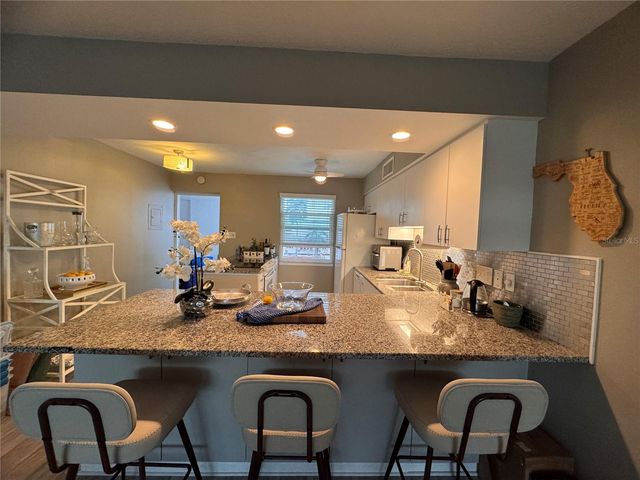 33 S GULFSTREAM AVENUE 409, Sarasota, FL 34236