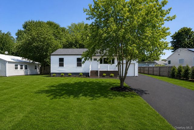 743 Hoffman Avenue, Bellport, NY 11713