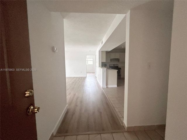 400 W Palm Cir W 201, Pembroke Pines, FL 33025