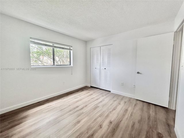 400 W Palm Cir W 201, Pembroke Pines, FL 33025