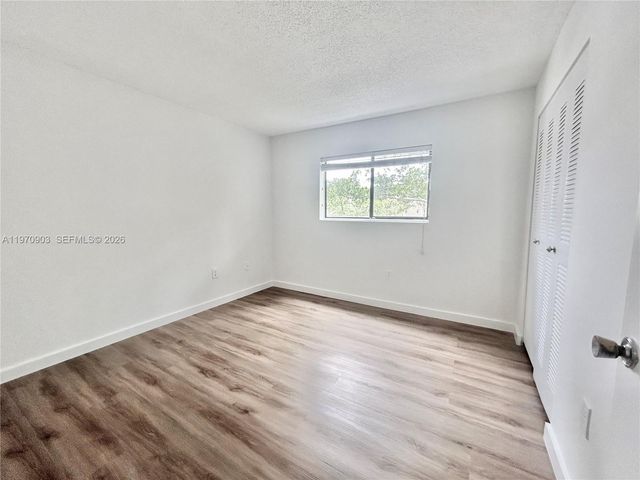 400 W Palm Cir W 201, Pembroke Pines, FL 33025