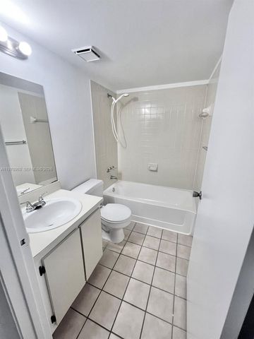 400 W Palm Cir W 201, Pembroke Pines, FL 33025