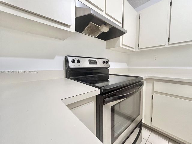 400 W Palm Cir W 201, Pembroke Pines, FL 33025