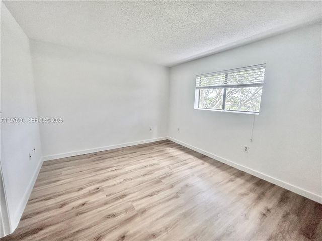 400 W Palm Cir W 201, Pembroke Pines, FL 33025