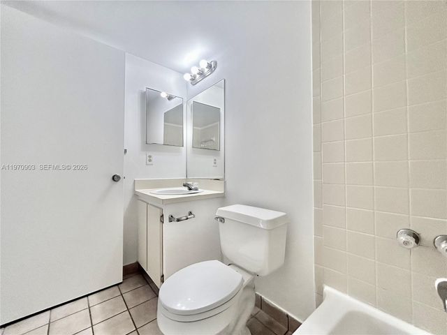 400 W Palm Cir W 201, Pembroke Pines, FL 33025