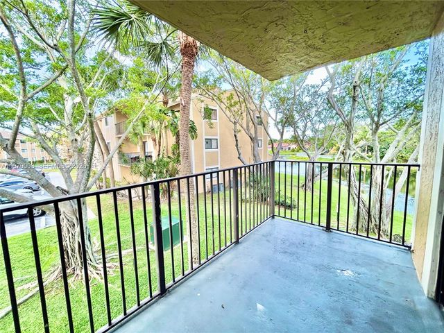 400 W Palm Cir W 201, Pembroke Pines, FL 33025