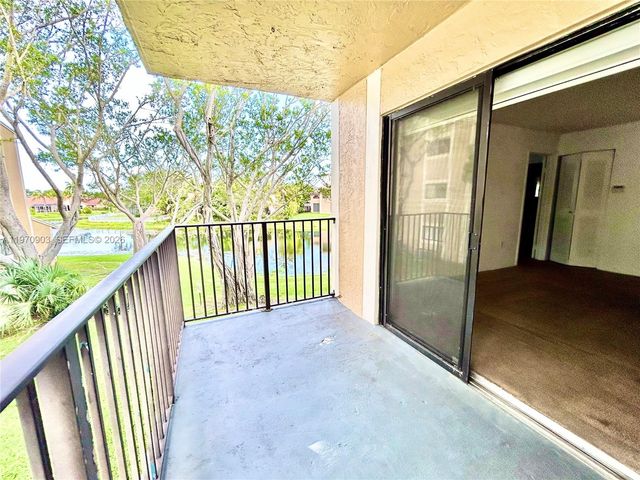 400 W Palm Cir W 201, Pembroke Pines, FL 33025