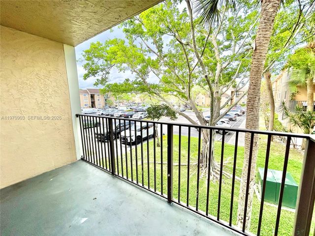400 W Palm Cir W 201, Pembroke Pines, FL 33025