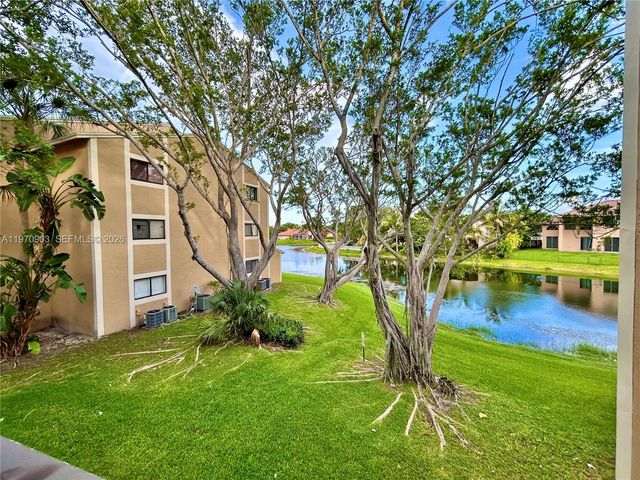 400 W Palm Cir W 201, Pembroke Pines, FL 33025