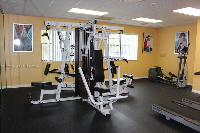 400 W Palm Cir W 201, Pembroke Pines, FL 33025