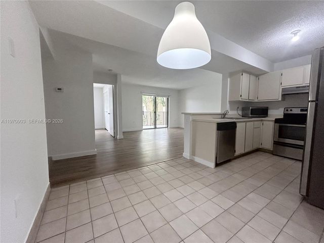 400 W Palm Cir W 201, Pembroke Pines, FL 33025