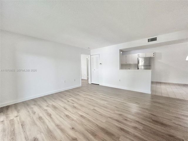 400 W Palm Cir W 201, Pembroke Pines, FL 33025