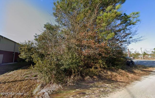 6601 Service Drive, Moss Point, MS 39563