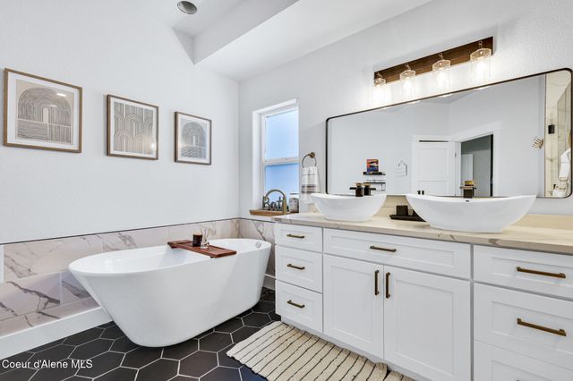 6079 E Hayden Lake Rd, Hayden, ID 83835