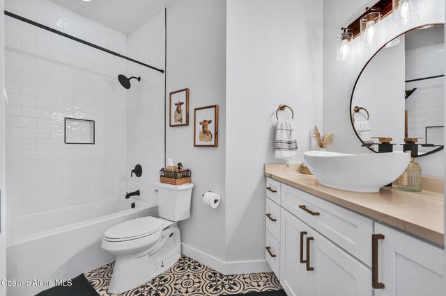 6079 E Hayden Lake Rd, Hayden, ID 83835