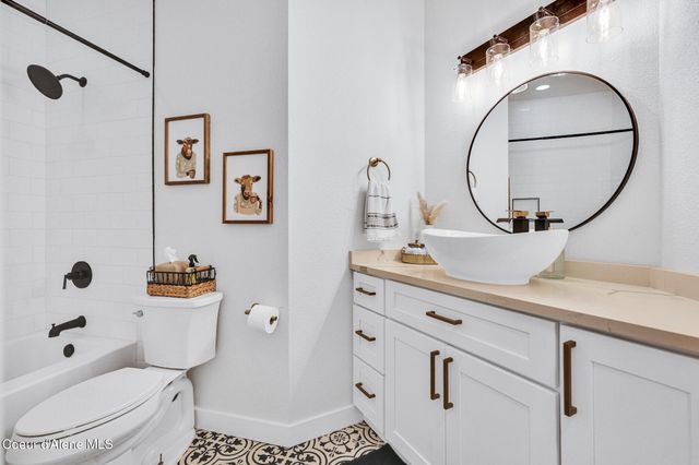 6079 E Hayden Lake Rd, Hayden, ID 83835