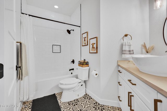 6079 E Hayden Lake Rd, Hayden, ID 83835