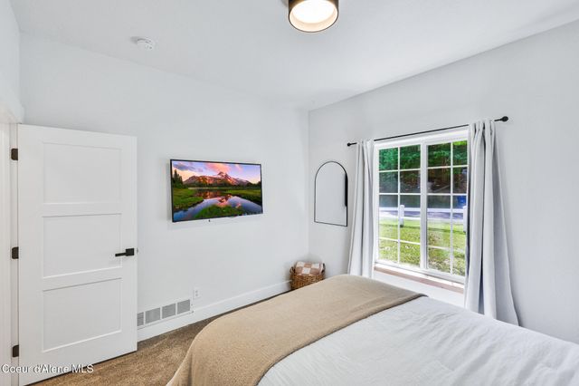 6079 E Hayden Lake Rd, Hayden, ID 83835