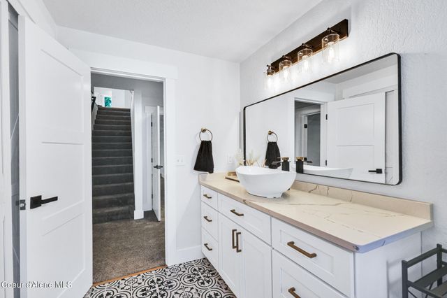 6079 E Hayden Lake Rd, Hayden, ID 83835