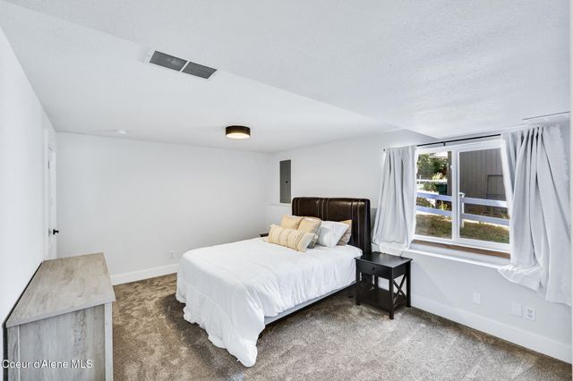 6079 E Hayden Lake Rd, Hayden, ID 83835