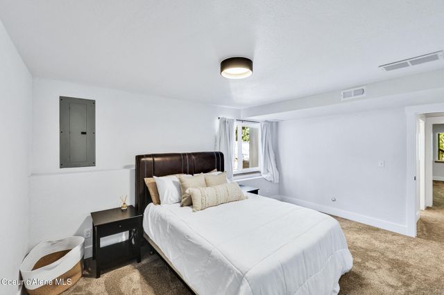 6079 E Hayden Lake Rd, Hayden, ID 83835