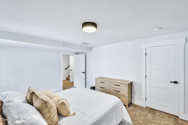 6079 E Hayden Lake Rd, Hayden, ID 83835