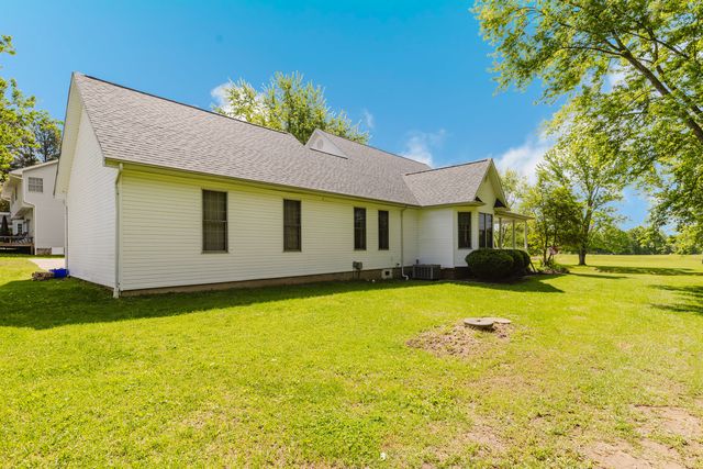 819 E No Name Road, Carbondale, IL 62902