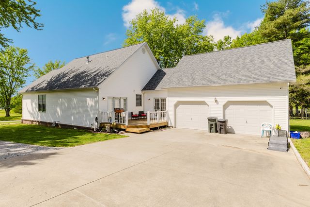 819 E No Name Road, Carbondale, IL 62902