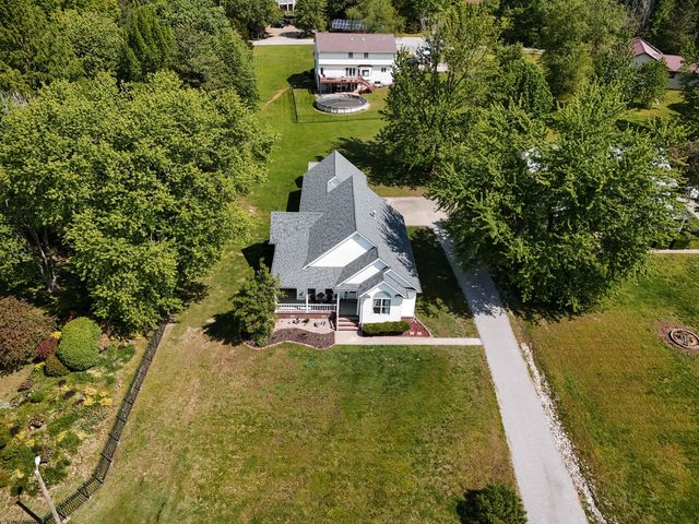 819 E No Name Road, Carbondale, IL 62902