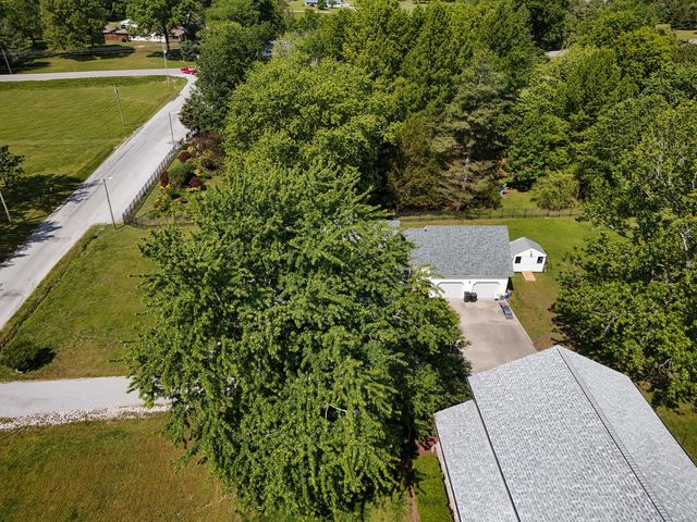 819 E No Name Road, Carbondale, IL 62902