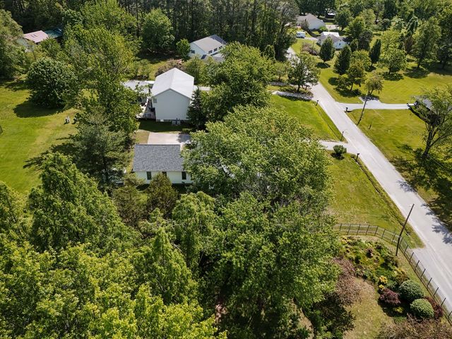 819 E No Name Road, Carbondale, IL 62902