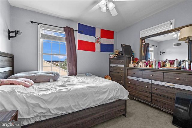 218 LANTERN LN, Chambersburg, PA 17201