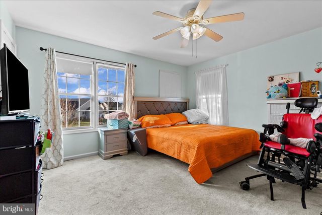 218 LANTERN LN, Chambersburg, PA 17201