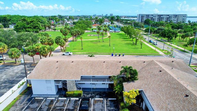 510 Lake Shore Drive 20, Lake Park, FL 33403