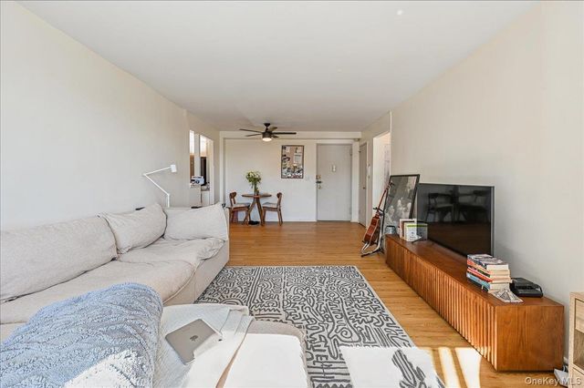 25 Lake Street 5B, White Plains, NY 10603