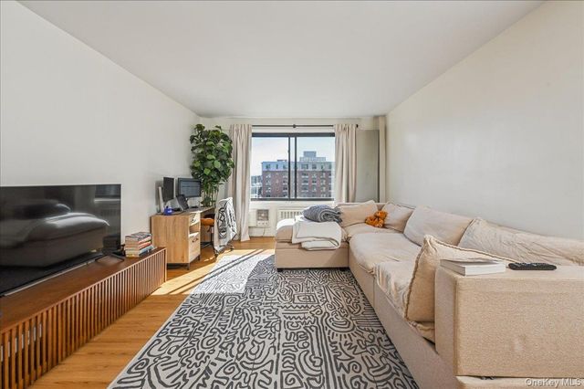 25 Lake Street 5B, White Plains, NY 10603