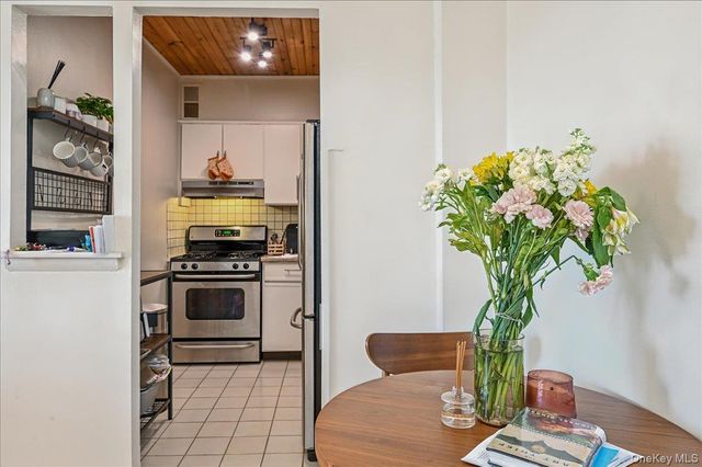 25 Lake Street 5B, White Plains, NY 10603