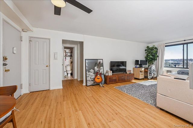 25 Lake Street 5B, White Plains, NY 10603