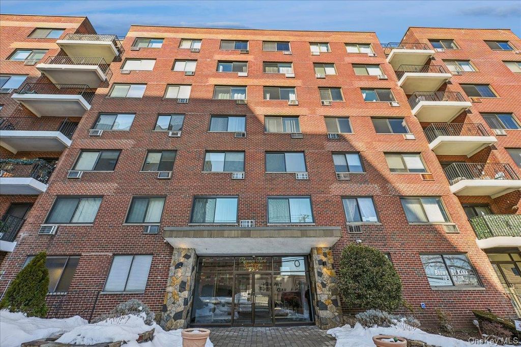 25 Lake Street 5B, White Plains, NY 10603