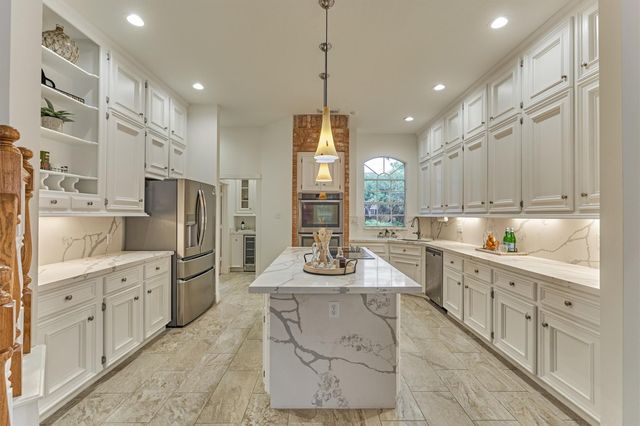 11 Turtle Rock Court, The Woodlands, TX 77381
