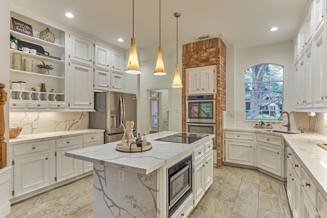 11 Turtle Rock Court, The Woodlands, TX 77381