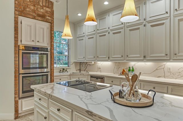 11 Turtle Rock Court, The Woodlands, TX 77381