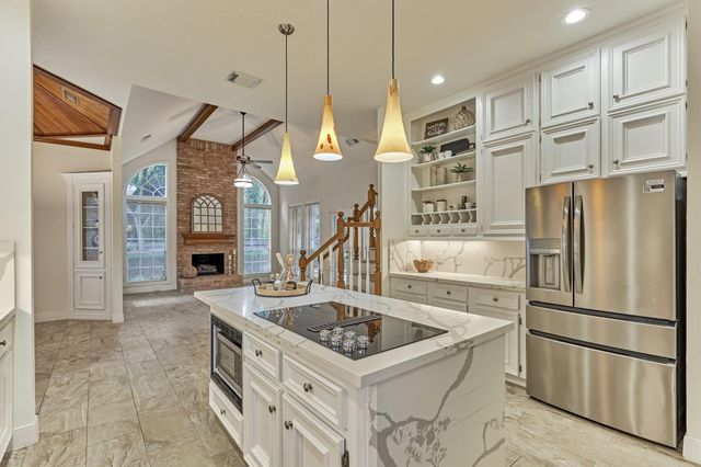 11 Turtle Rock Court, The Woodlands, TX 77381