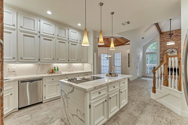 11 Turtle Rock Court, The Woodlands, TX 77381
