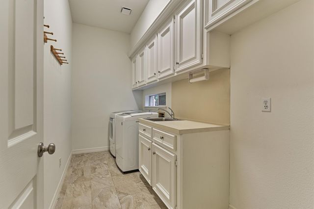 11 Turtle Rock Court, The Woodlands, TX 77381