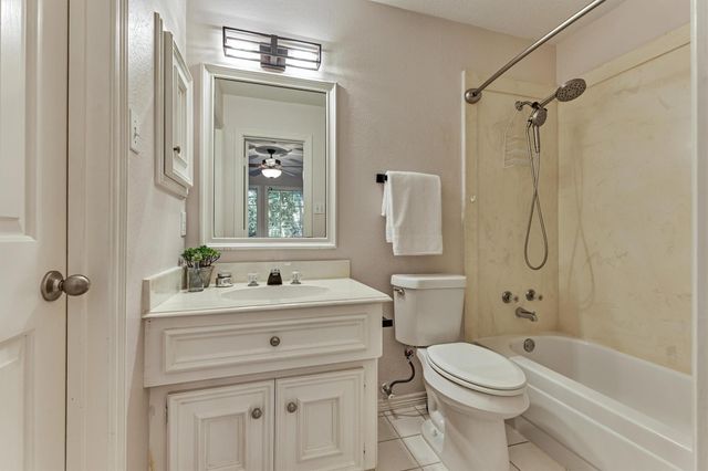 11 Turtle Rock Court, The Woodlands, TX 77381