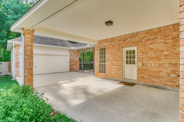 11 Turtle Rock Court, The Woodlands, TX 77381