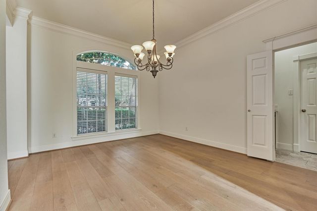11 Turtle Rock Court, The Woodlands, TX 77381
