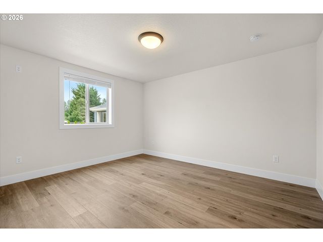 12270 MEADOWLAWN Dr, Oregon City, OR 97045
