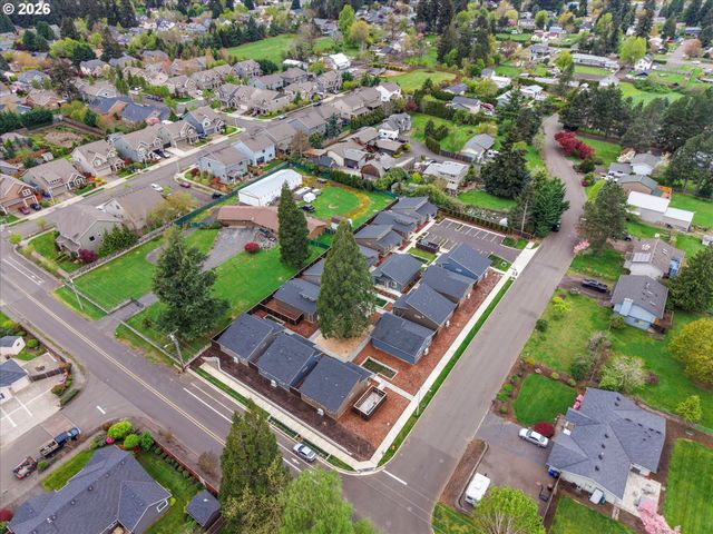12270 MEADOWLAWN Dr, Oregon City, OR 97045